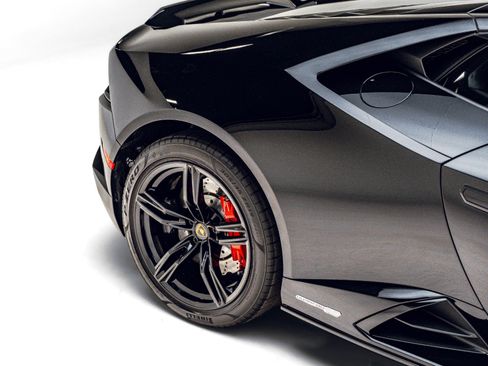 Used 2021 Lamborghini Huracan EVO RWD image 23