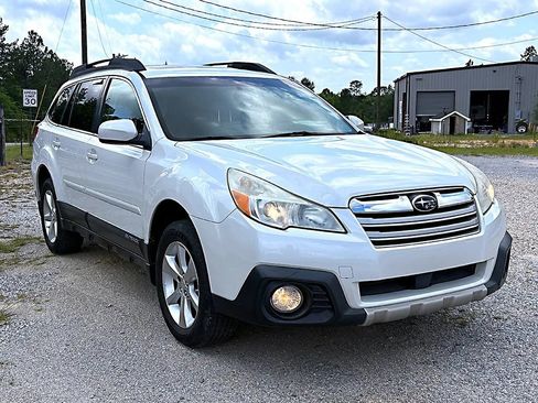 Used 2014 Subaru Outback 2.5i Limited w/ Moonroof Package AWD/4WD image 2