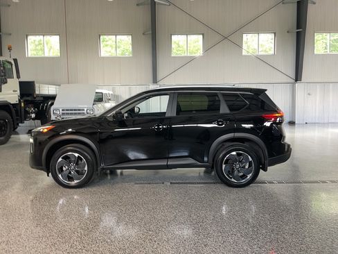 Used 2025 Nissan Rogue SV w/ SV Premium Package AWD/4WD image 4