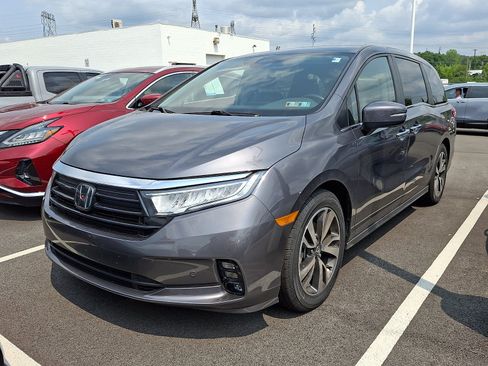Certified 2024 Honda Odyssey Touring image 2