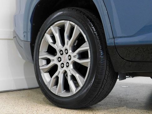 Used 2024 GMC Acadia Denali image 10