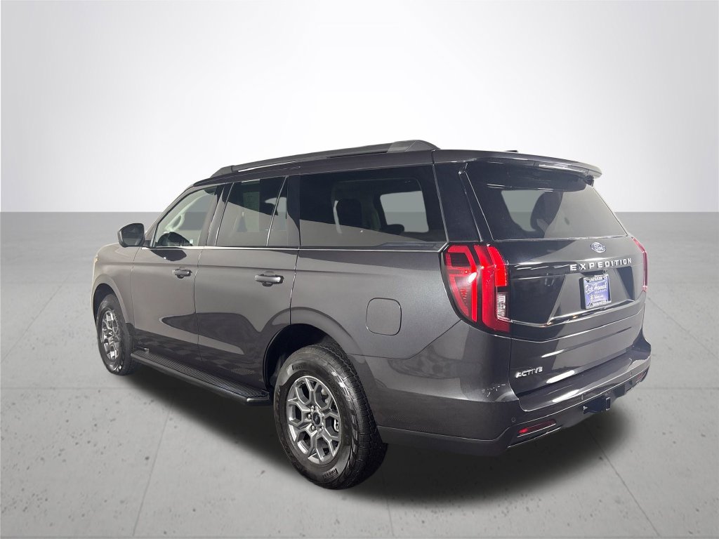 Used 2025 Ford Expedition Active AWD/4WD image 8