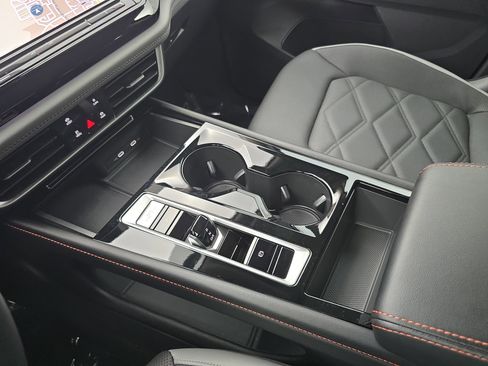 Used 2024 Volkswagen Atlas Peak Edition SEL image 26