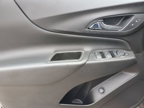 Used 2021 Chevrolet Equinox LT FWD image 15