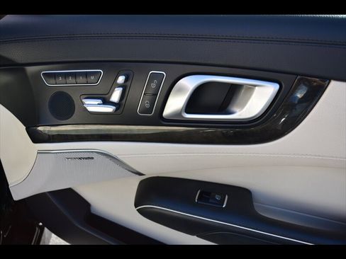 Used 2015 Mercedes-Benz SL 550 w/ Driver Assistance Package image 30