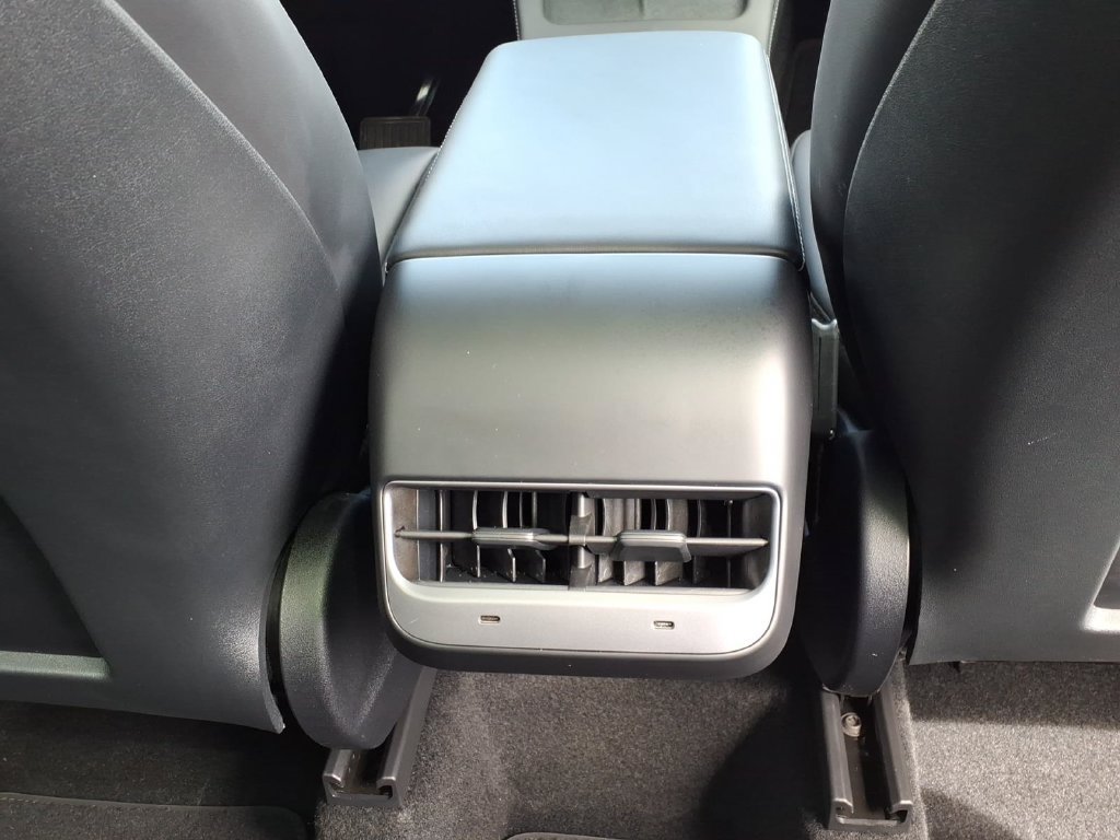 Used 2025 Tesla Model Y Long Range RWD image 17