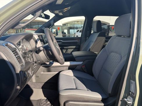 New 2026 RAM 1500 4x4 Crew Cab image 33