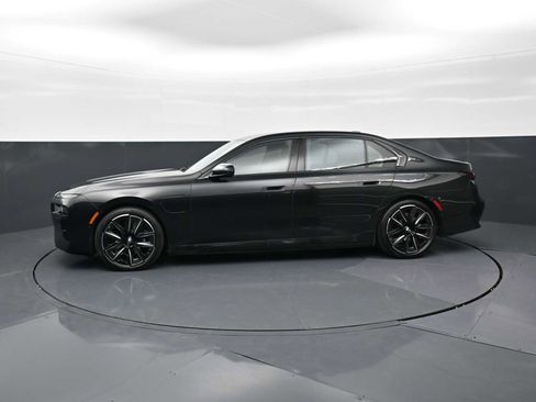 Used 2025 BMW 750e xDrive image 8