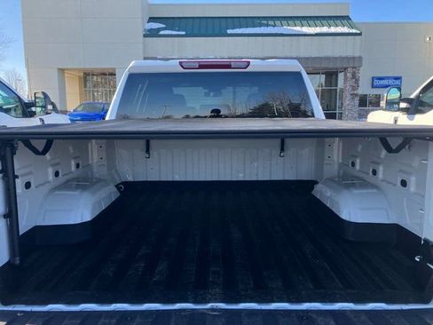 Used 2024 GMC Sierra 1500 SLT image 4