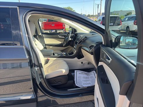 Used 2023 Ford Edge Titanium AWD/4WD image 13
