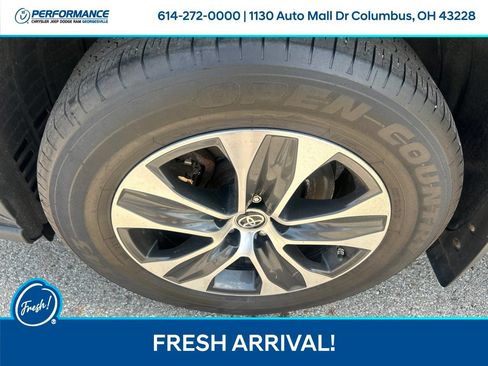 Used 2023 Toyota Highlander XLE AWD/4WD image 10