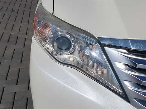 Used 2011 Toyota Avalon image 11