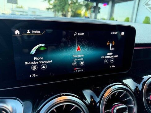 Used 2021 Mercedes-Benz GLB 35 AMG 4MATIC image 30