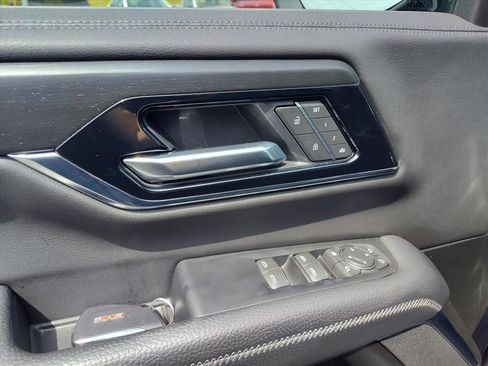 Used 2025 GMC Yukon Denali AWD/4WD image 17