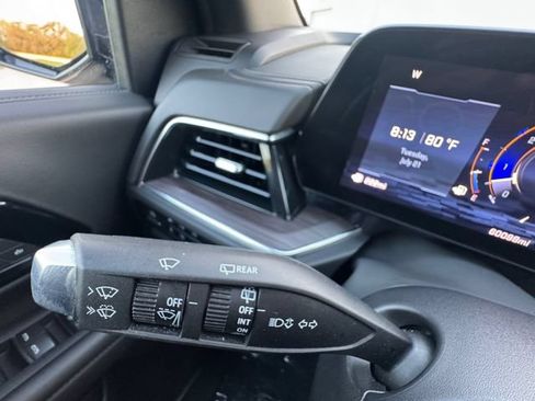 Used 2025 Chevrolet Suburban LT RWD image 25