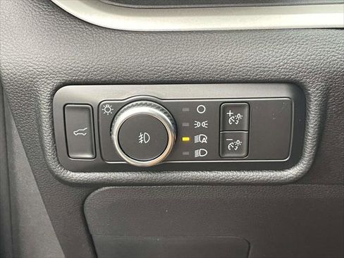 Used 2023 Ford Explorer XLT w/ Equipment Group 202A image 17