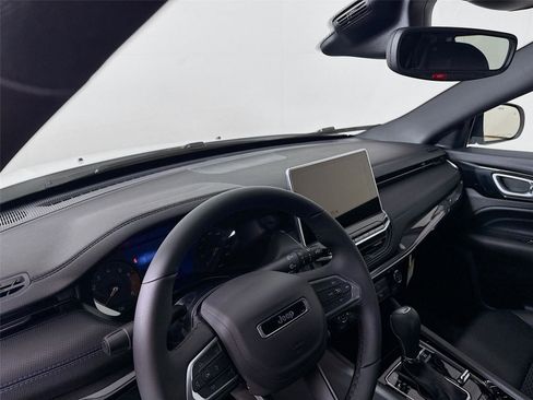 New 2026 Jeep Compass Latitude image 22