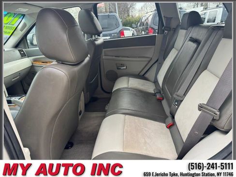 Used 2010 Jeep Grand Cherokee Limited image 34