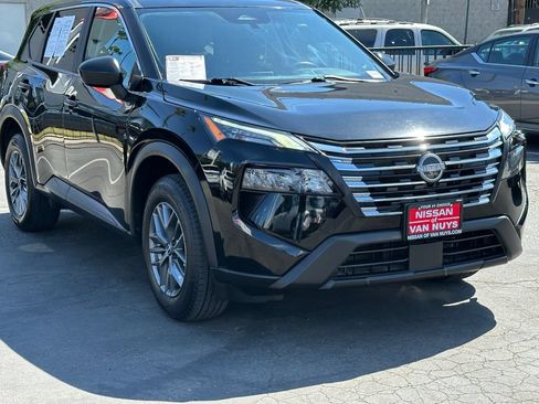 Used 2024 Nissan Rogue S FWD image 11