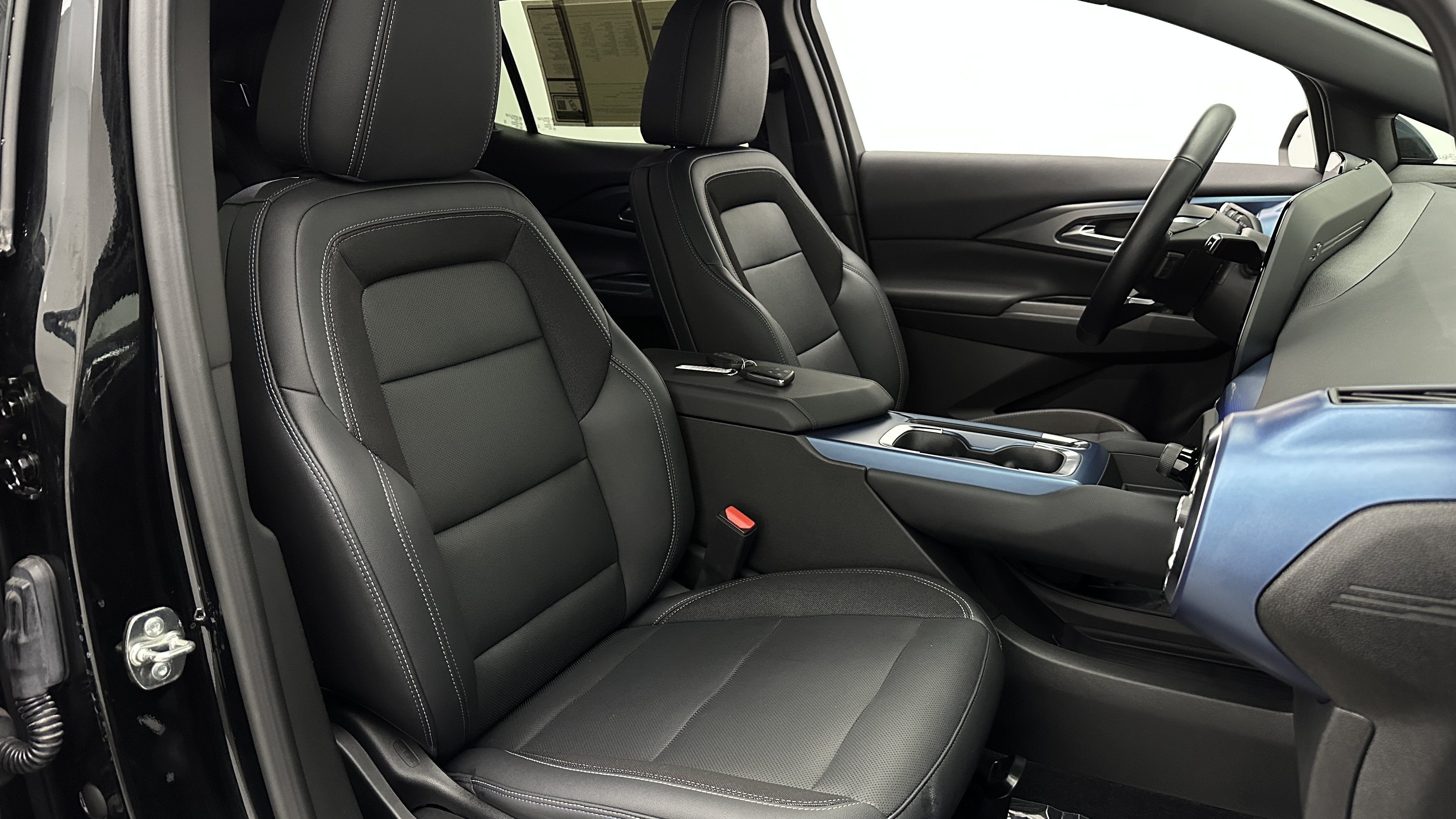 Used 2024 Chevrolet Equinox EV LT FWD image 39