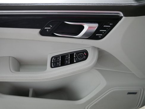 Used 2017 Porsche Macan S image 19