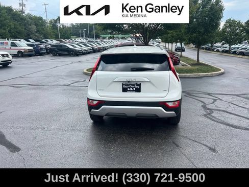 Certified 2025 Kia Niro LX FWD image 6