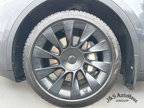 Used 2024 Tesla Model Y Long Range AWD/4WD image 38