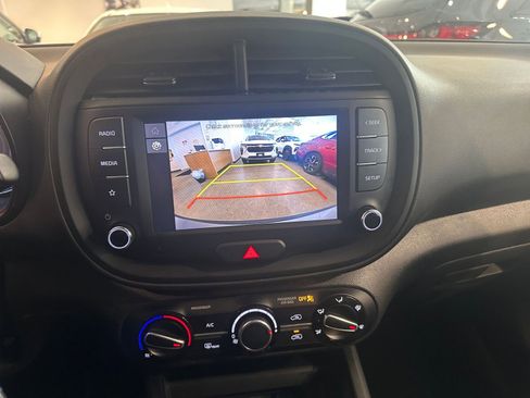 Used 2025 Kia Soul LX w/ LX Technology Package image 17