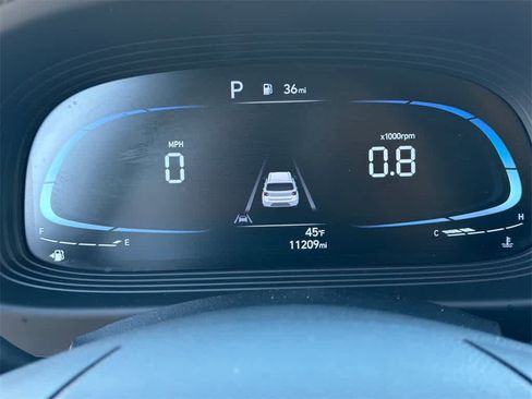 Used 2023 Hyundai Venue SEL image 24