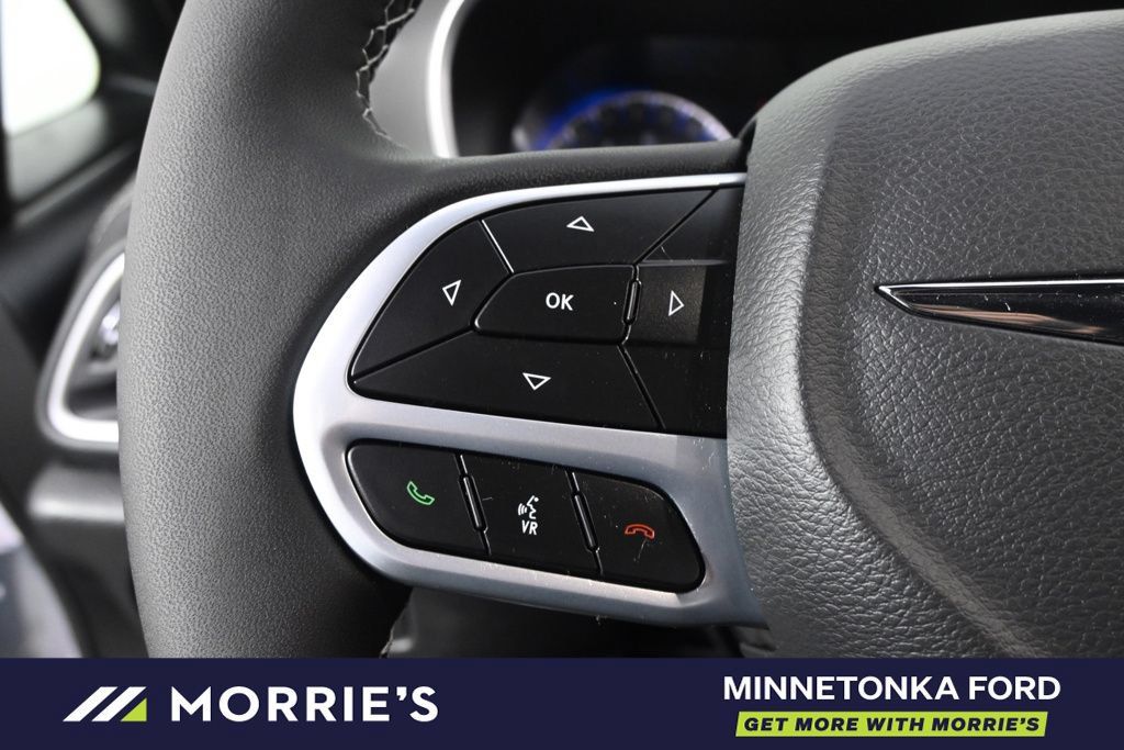 Used 2026 Chrysler Pacifica Select FWD image 34