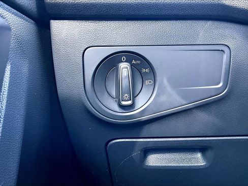 Used 2024 Volkswagen Tiguan SE image 33