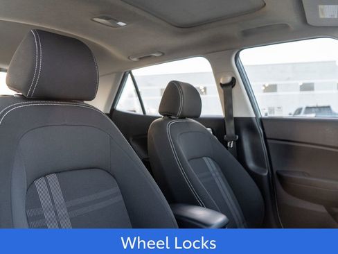 Used 2025 Hyundai Venue SEL image 12