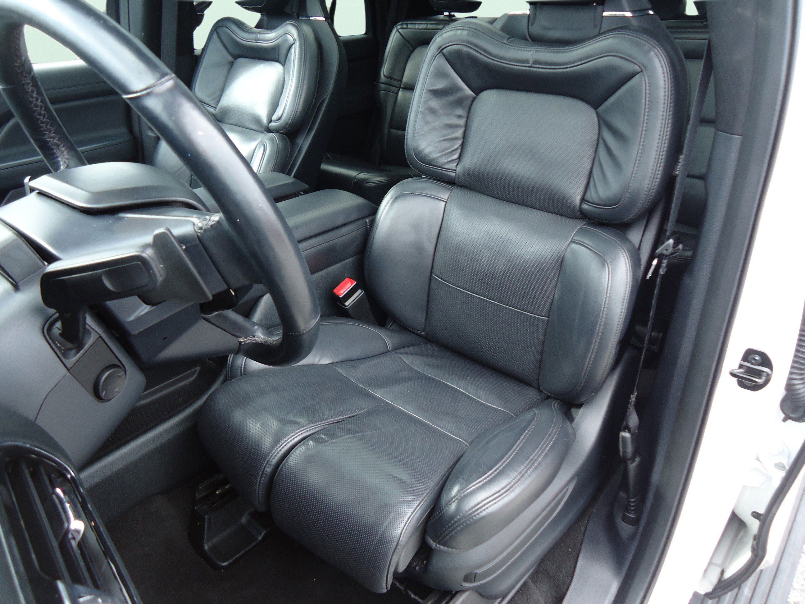 Used 2023 Lincoln Navigator Reserve AWD/4WD image 32