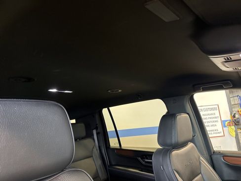 Used 2025 GMC Yukon XL Denali image 38