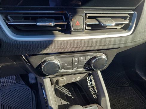 Used 2024 Chevrolet TrailBlazer LT w/ LT Cold Weather Package image 21