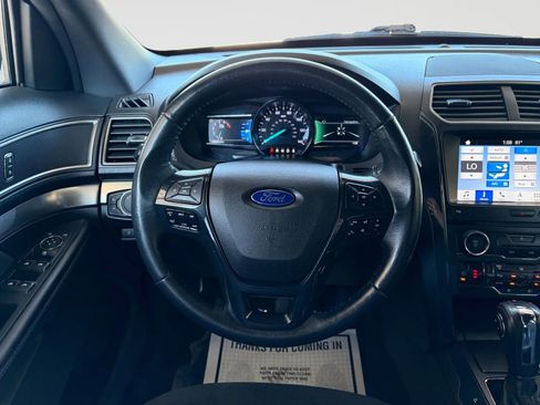 Used 2018 Ford Explorer XLT w/ Equipment Group 202A AWD/4WD image 31