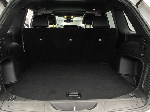 Used 2022 Jeep Grand Cherokee Limited image 35