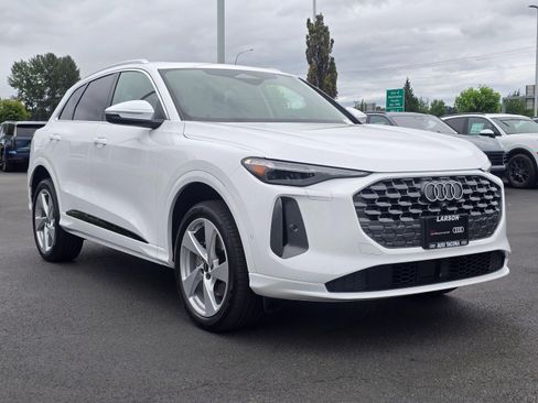 Certified 2025 Audi Q5 Premium w/ Premium Plus AWD/4WD image 7