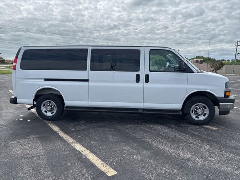 Used 2025 Chevrolet Express 3500 LT w/ LT Preferred Equipment Group RWD image 4