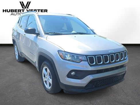 Used 2024 Jeep Compass Latitude AWD/4WD image 4
