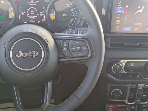 Used 2024 Jeep Wrangler Willys image 20