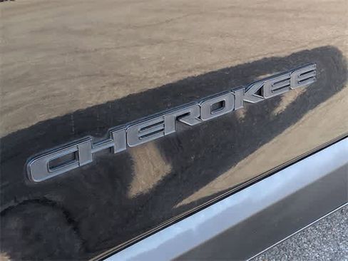 Used 2019 Jeep Cherokee Latitude Plus image 13