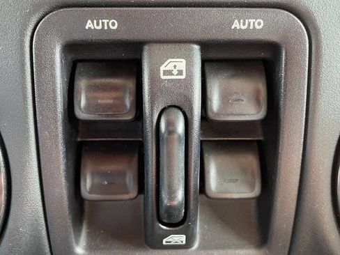 Used 2017 Jeep Wrangler Unlimited Sahara image 31