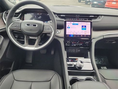 New 2025 Jeep Grand Cherokee L Limited image 8