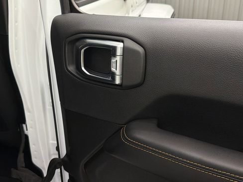 Used 2025 Jeep Wrangler Unlimited Sahara AWD/4WD image 44
