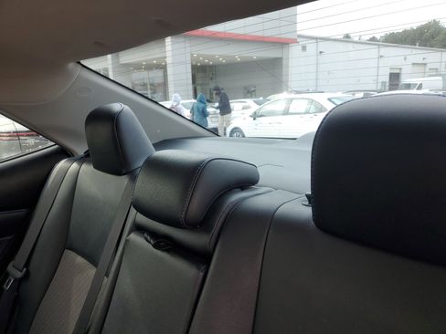 Used 2018 Toyota Corolla L image 10