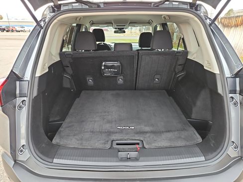 Used 2023 Nissan Rogue S image 12