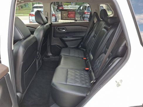 Certified 2022 Nissan Rogue Platinum w/ Head-Up Display Package image 10