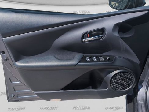 Used 2017 Toyota Prius Three Touring FWD image 11
