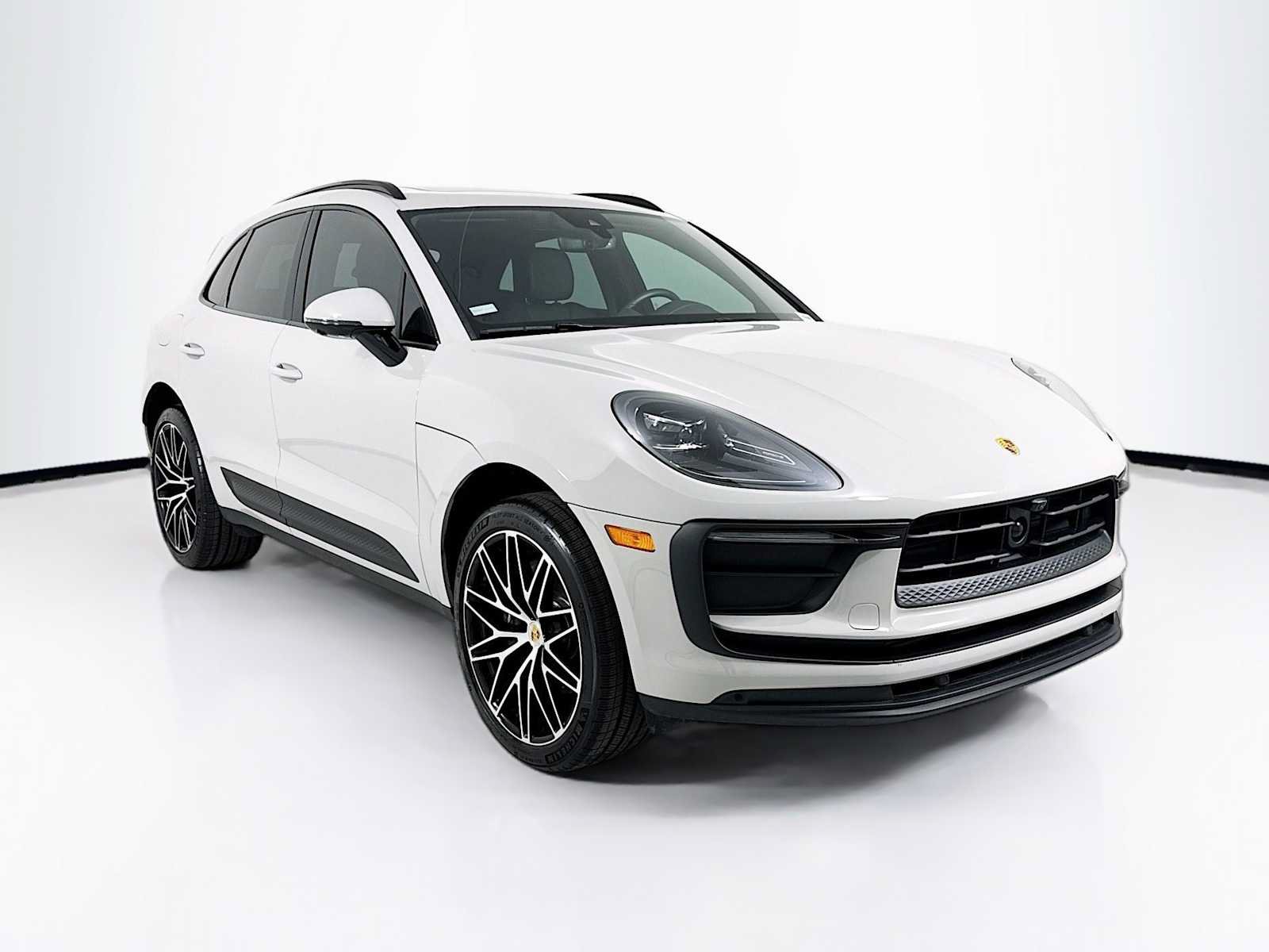 Certified 2026 Porsche Macan AWD/4WD image 7